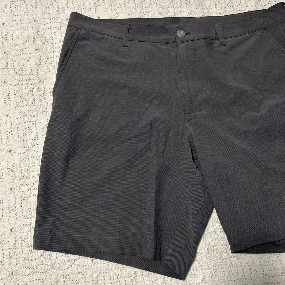 PGA Tour Men's Flat Front Flex Golf Stretch Shorts Size 38 Gray Stripe